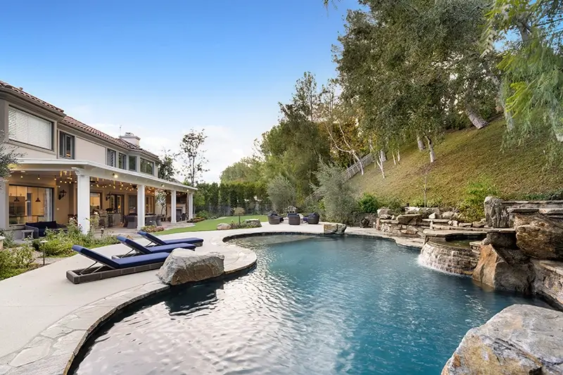 Woodmount Hillside Escape with Cascading Serenity