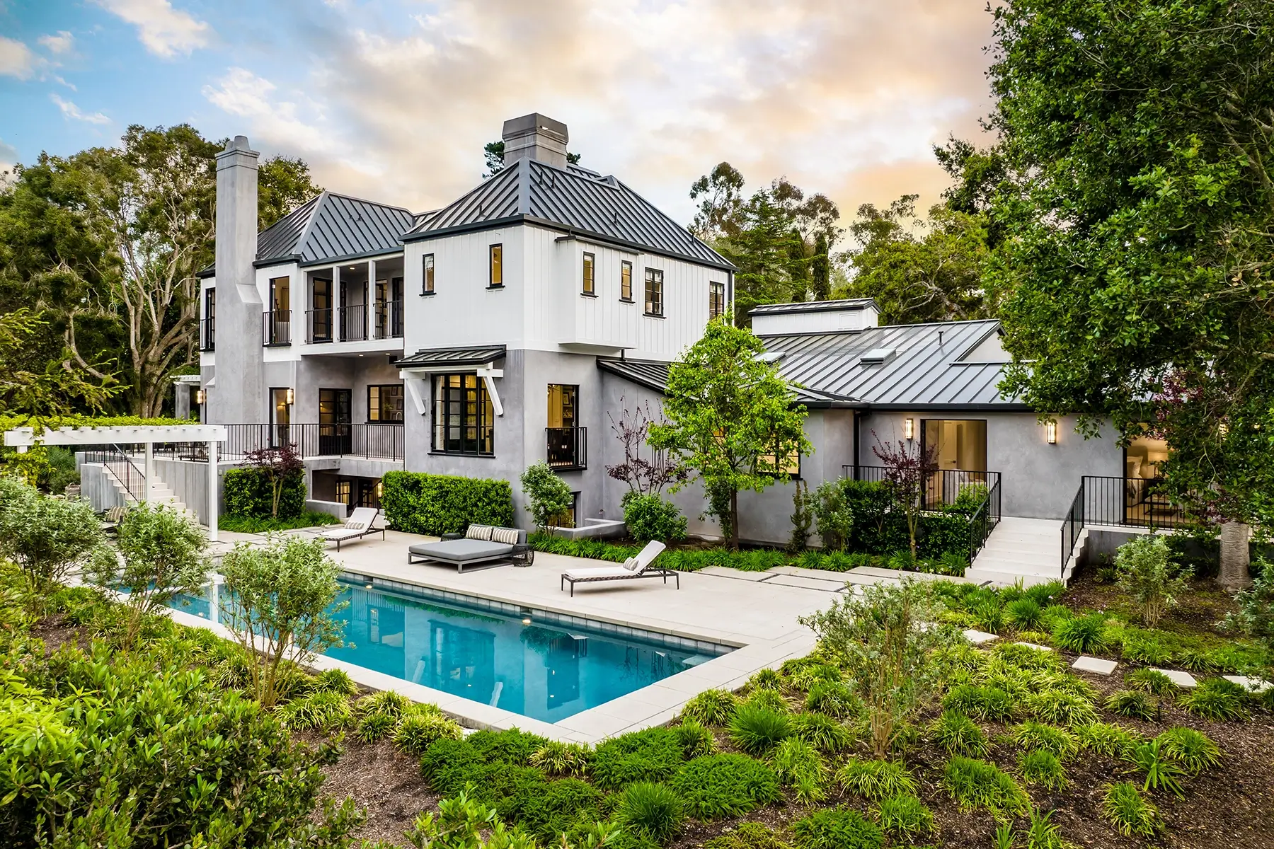 Woodmount Elevated Living by the Pool